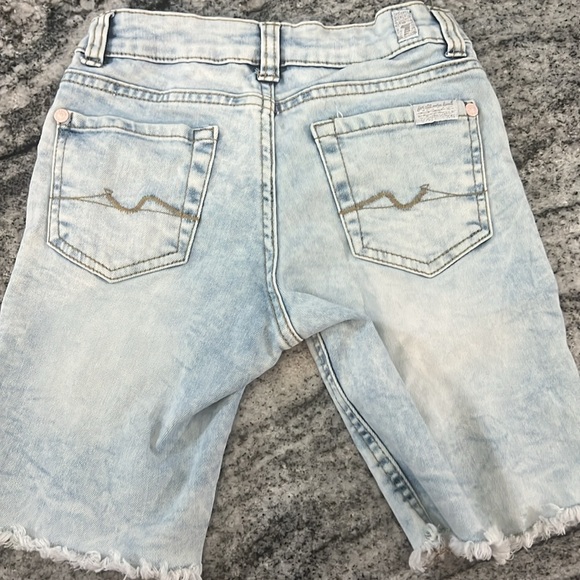 GIRLS 7 For All Mankind Jean shorts like new Sz 8 - Picture 2 of 6